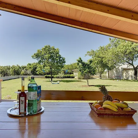 Mit Badminton- Und Minifussballplatz Holiday home *