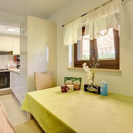 Holiday home Mit Badminton- Und Minifussballplatz