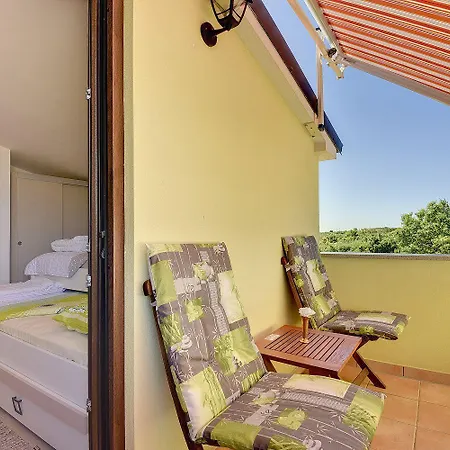 Holiday home Mit Badminton- Und Minifussballplatz Pula