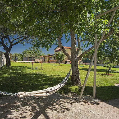 Holiday home Mit Badminton- Und Minifussballplatz *