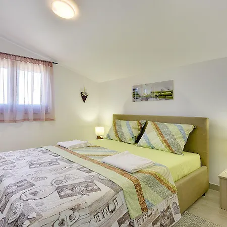 펜션 Mit Badminton- Und Minifussballplatz