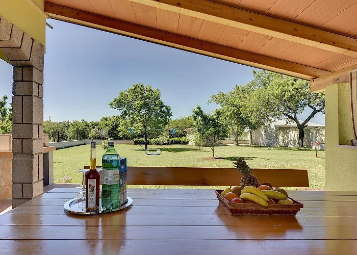 Mit Badminton- Und Minifussballplatz 펜션 *