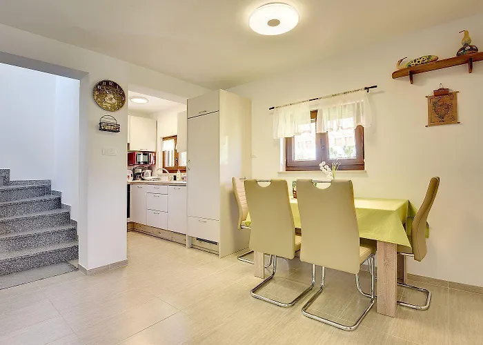 펜션 Mit Badminton- Und Minifussballplatz 풀라