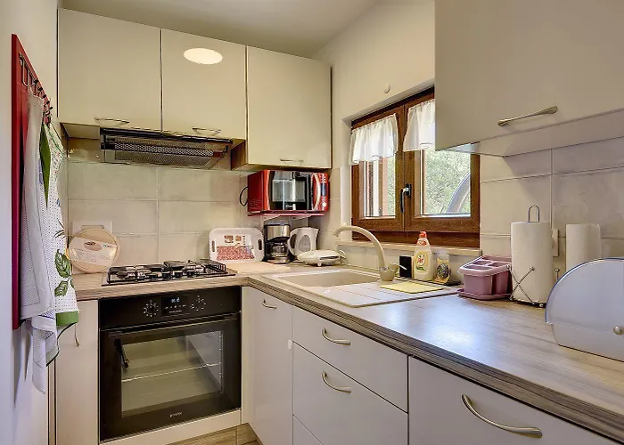 Mit Badminton- Und Minifussballplatz * 풀라