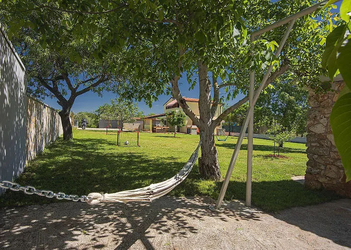 펜션 Mit Badminton- Und Minifussballplatz *